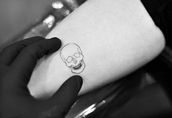 Small and Easy Skull Tattoos for a Subtle Look - wide 7