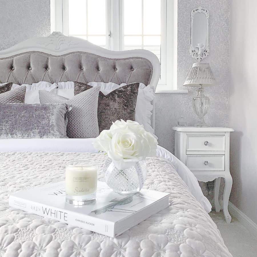 Feminine And Stylish Bedroom Ideas For Women In