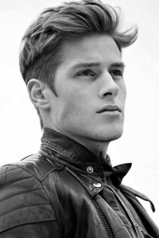 44 Good haircuts for guys with thick wavy hair for Oval Face