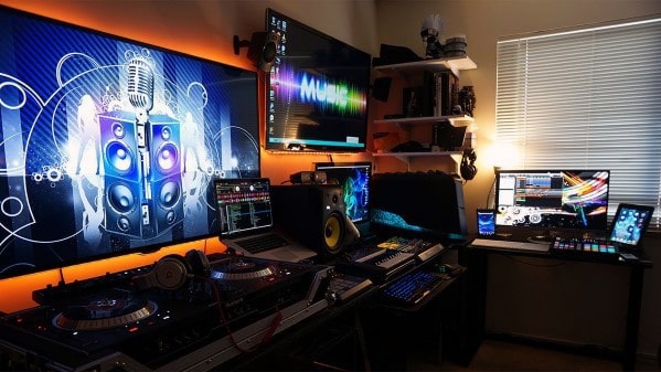 gaming cave man pc audiophile lair setup setups game computer mancave studio ultimate jungen tour games awesome billiards table rooms
