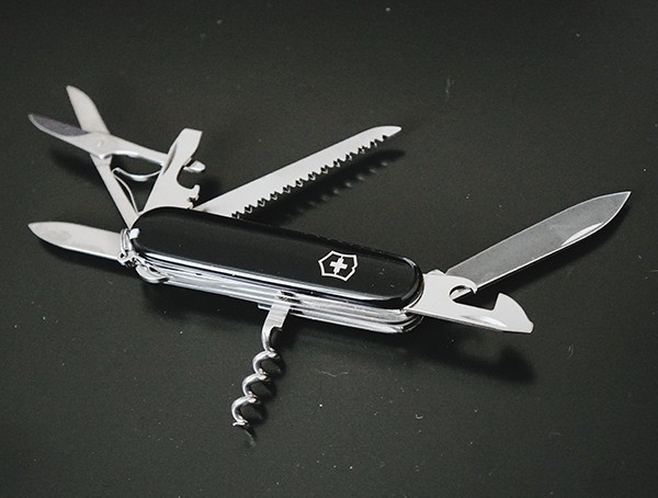 Victorinox Huntsman Review Medium Sized Swiss Army Pocket Knife 3647