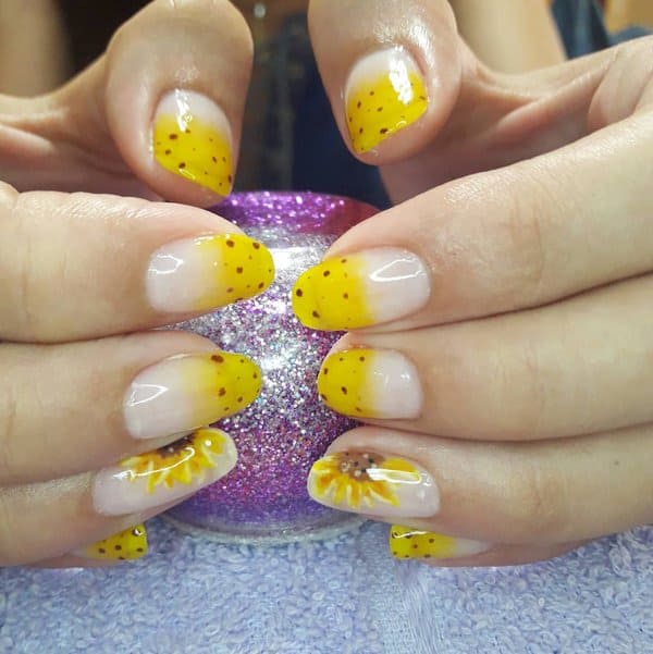 Yellow gradient nails with sunflowers