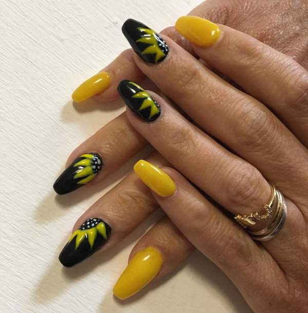 Black and yellow nails with sunflowers