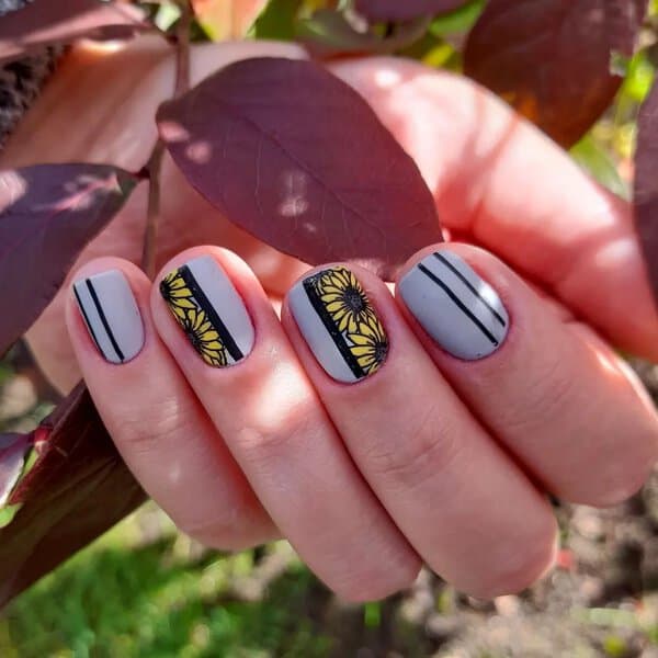 Grey nails with sunflower and black stripes