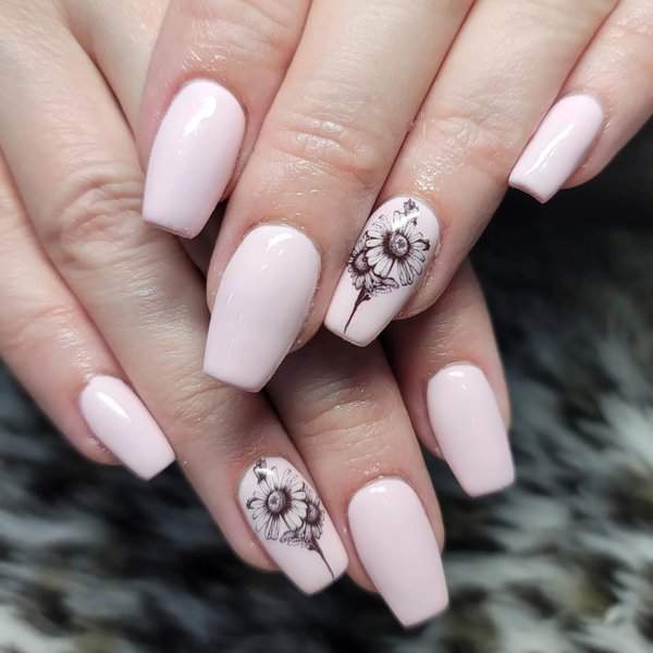 Pale pink nails with delicate sunflower art