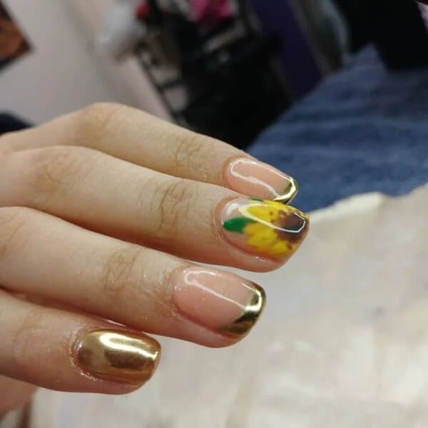 Gold nails with sunflower accent
