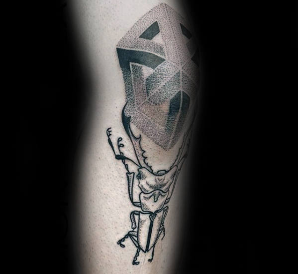 3d shape geometric scarab bettle mens knee cap tattoo