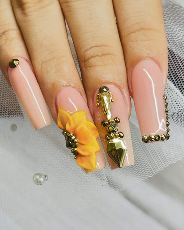 Embellished nails with 3D sunflower
