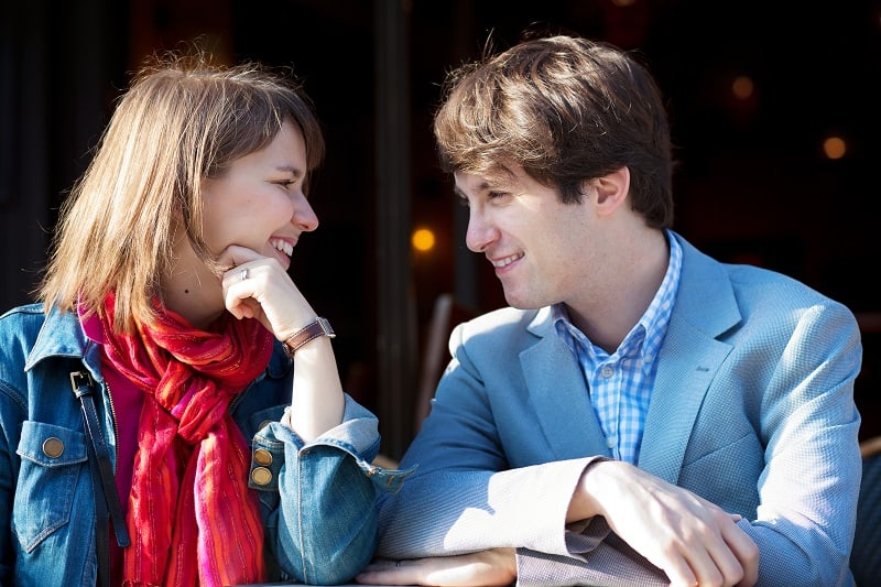 Attempt-Eye-Contact-First-Way-To-Approach-Women-In-The-Real-World