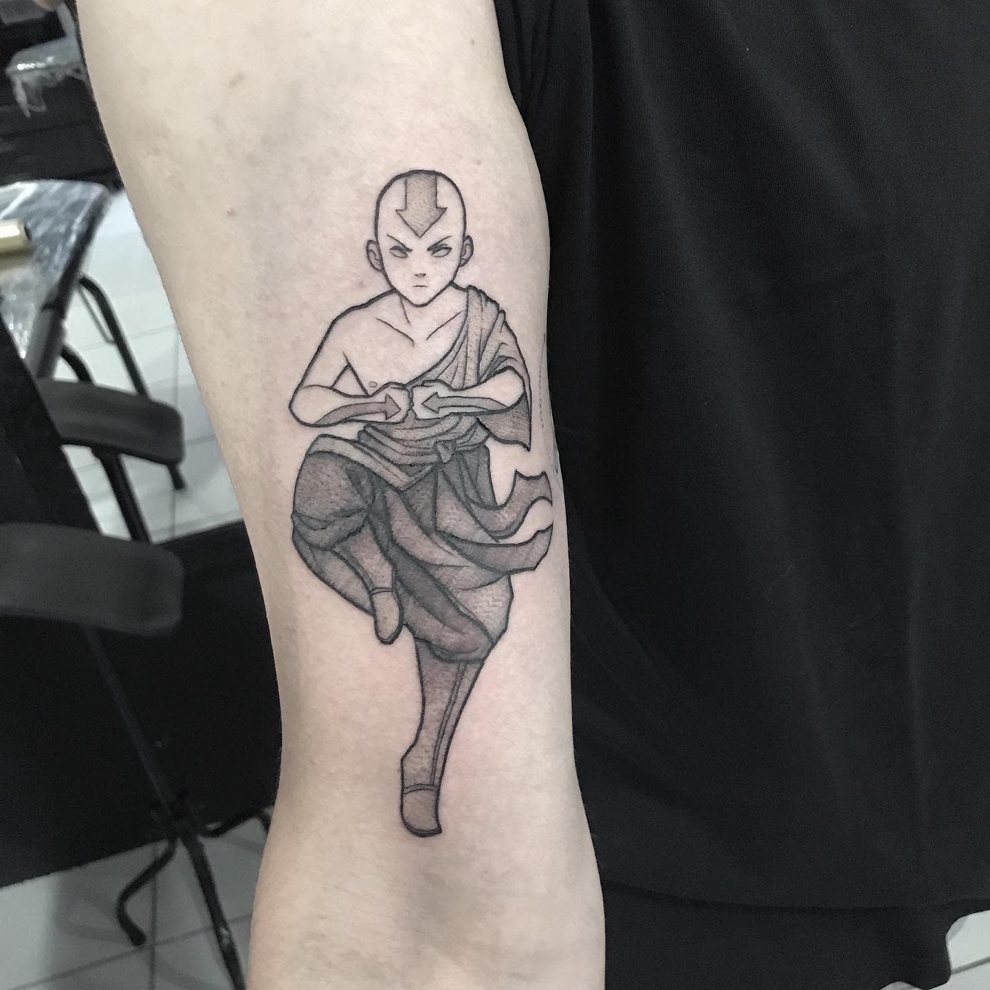 Tatuaje de avatar de Aang -supertattoogeek