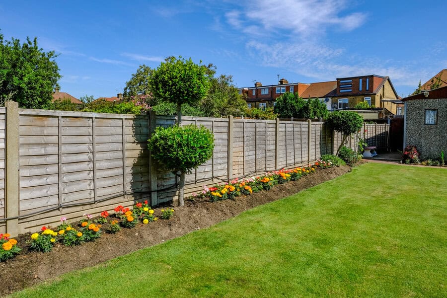 Designing Large Lawns for Style, Comfort and Effortless Maintenance