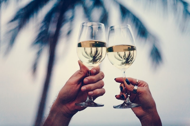 The 10 Best American White Wines to Try in 2022