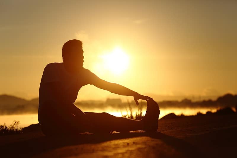 Silhouette,Of,A,Fitness,Runner,Man,Stretching,At,Sunset,With