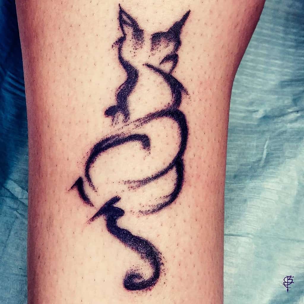 Black Simple Cat Tattoo beatroce_tat2
