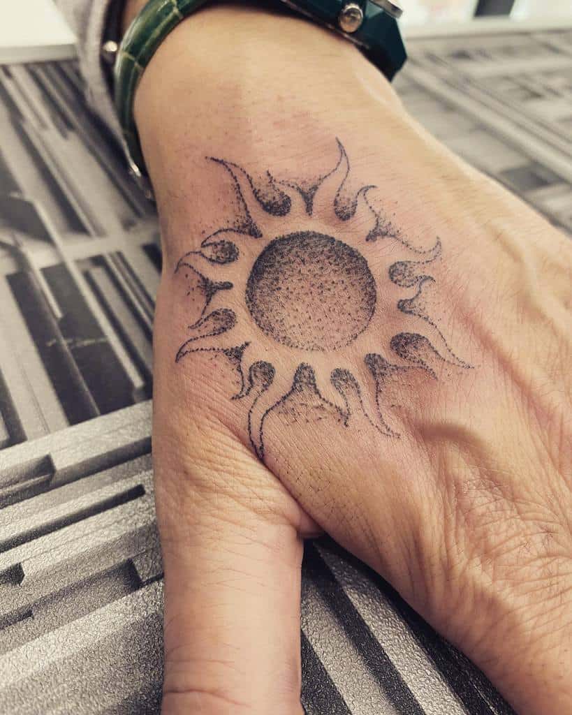 Black Simple Sun Tattoo dona_mart