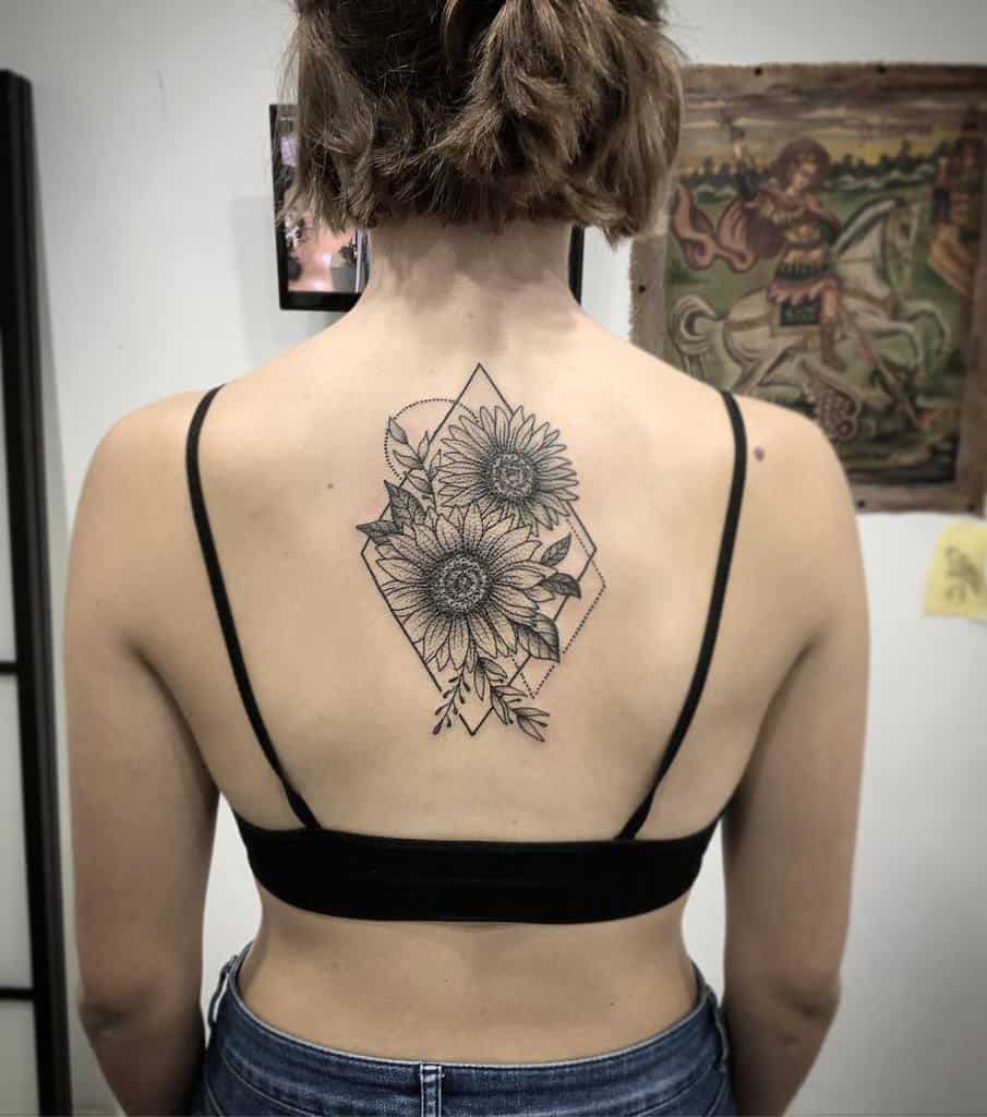 Sunflower back tattoo  Tatuajes girasoles Tatuaje de girasol Girasoles
