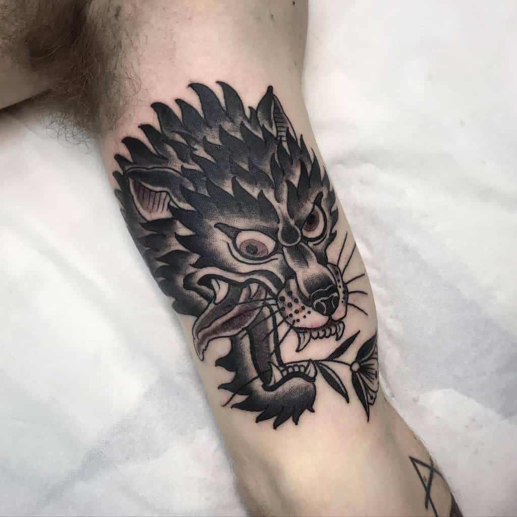 Black Traditional Wolf Tattoo elmoteale