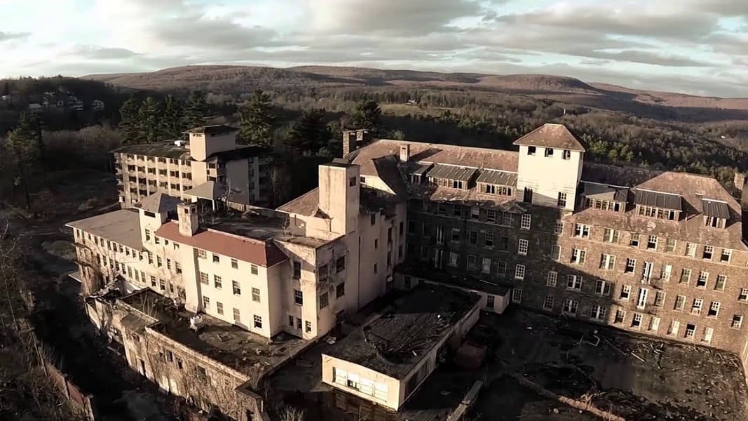 11 Abandoned Hotels Sure To Give You the Creeps