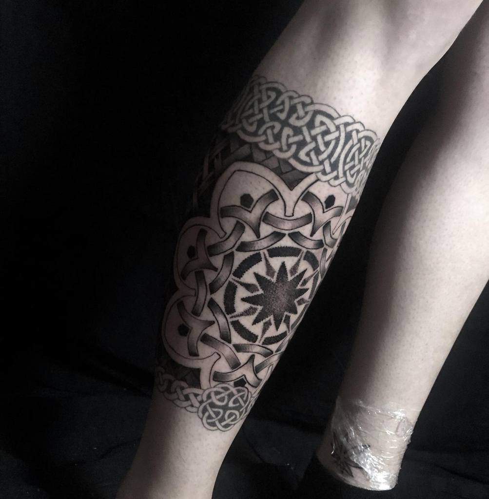 Celtic Tribal Leg Tattoo pablomatostattoo