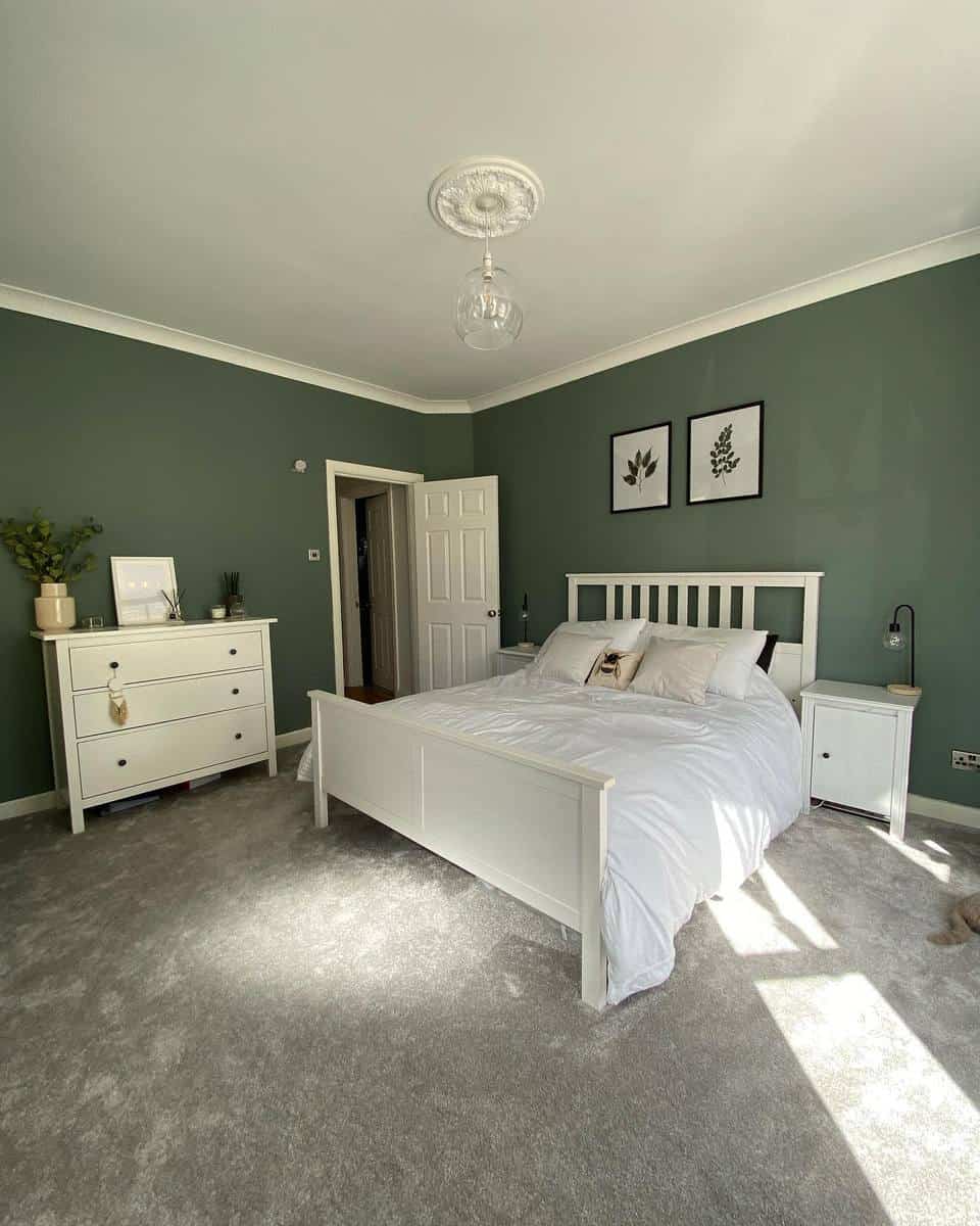 Classic Green Bedroom Ideas -19b_bythesea