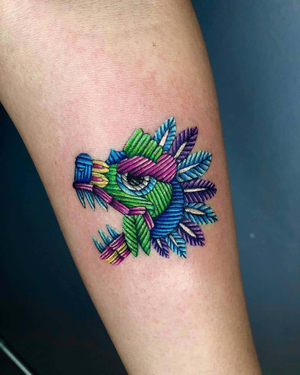 Farbiges Quetzalcoatl-Tattoo -alicia_casale