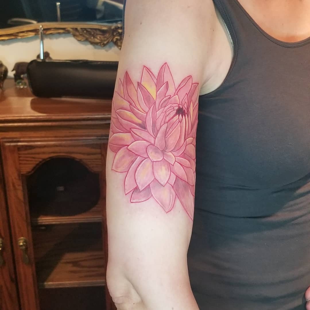 Tatuaje de Dalia rosa -spotteddogtattoo