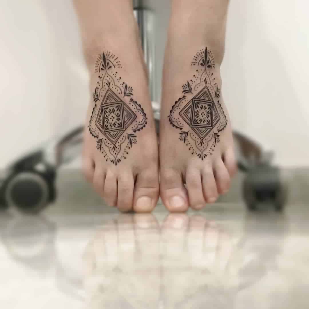 Elegant Foot Tattoos alas_tattoo