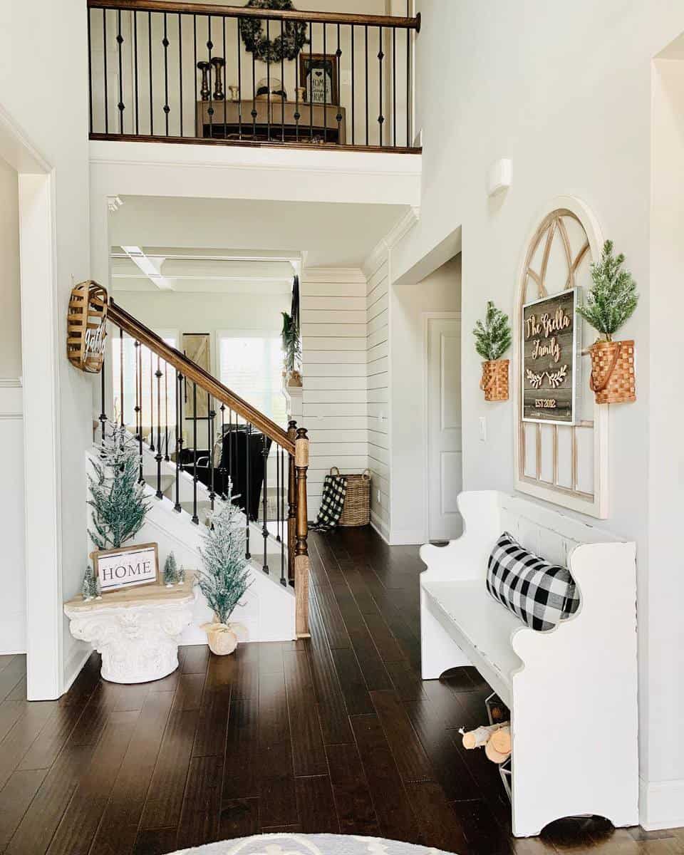 farmhouse entryway with seating 