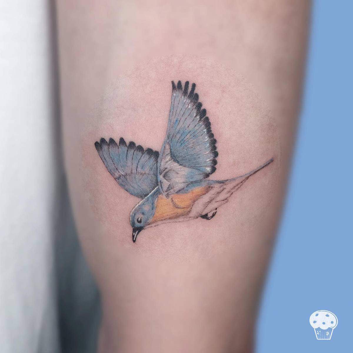 Fliegende Bluebird-Tätowierung muffin_tattoo