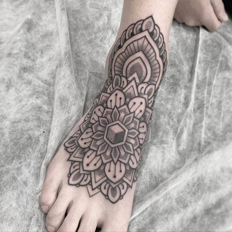 Stunning Foot Tattoo Ideas for Men and Women