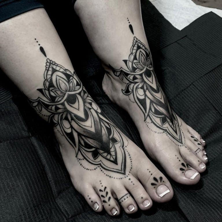 Stunning Foot Tattoo Ideas for Men and Women