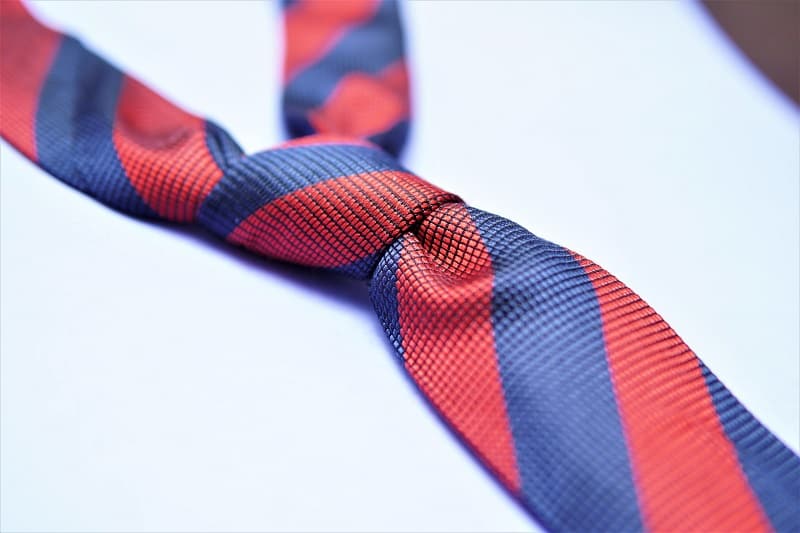 Four-in-Hand-Knot