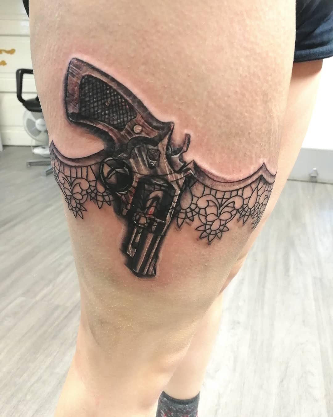Gun Garter Tattoo -bodyartdecor