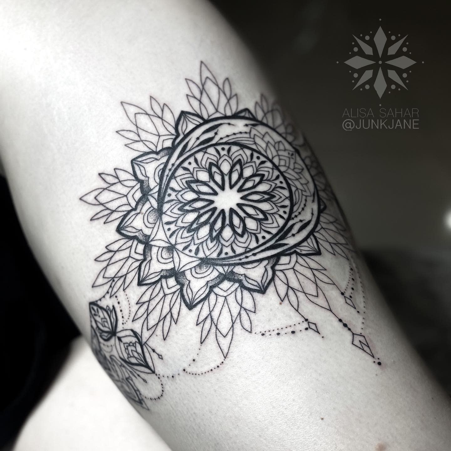 Mandala Garter Tattoo -junkjane