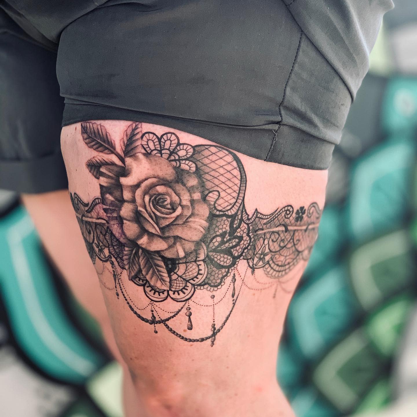 Rose Garter Tattoo -lloydvieira