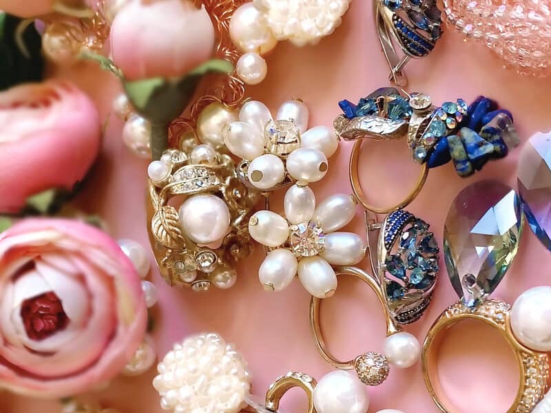 The Appeal of Statement Earrings Inspired by Nature and Artistry
