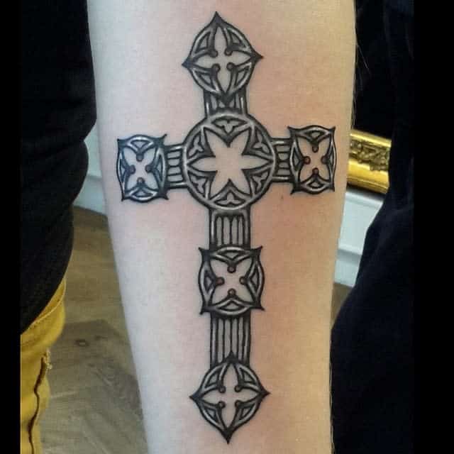 Gothic Tribal Cross Tattoo notis.compungo