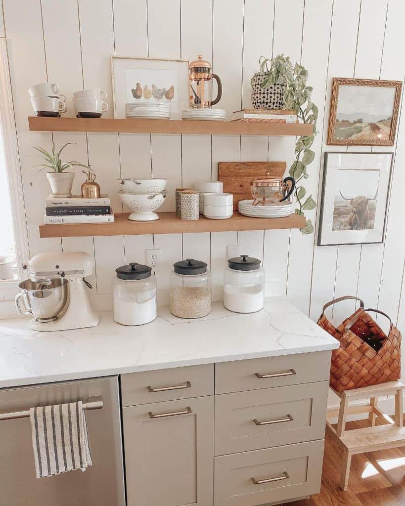 https://nextluxury.com/wp-content/uploads/Greige-Kitchen-Cabinet-Color-Ideas-wildwillowsfarm.jpg