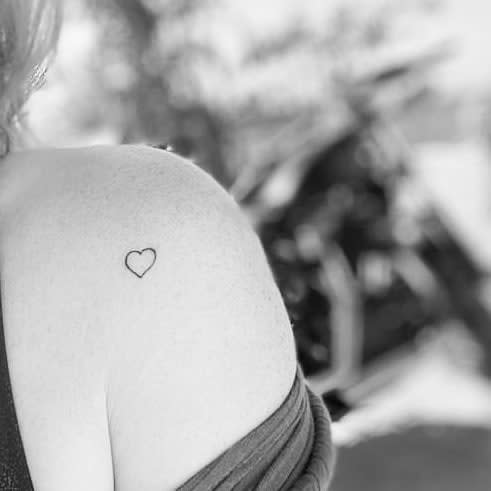 Heart Outline Shoulder Tattoo zeutian.ink