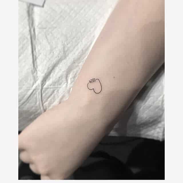 Heart Outline Wrist Tattoo ddingdong_tat2