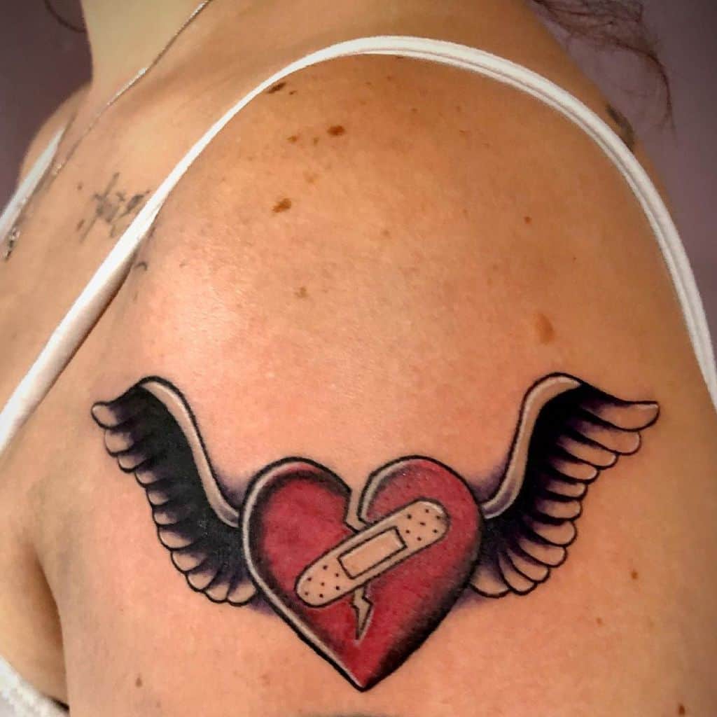 Heart With Wings Shoulder Tattoo sergiocruztatuagem