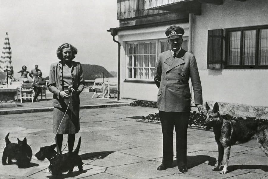 Hitler and Ava Braun with their dogs at Berchtesgaden
