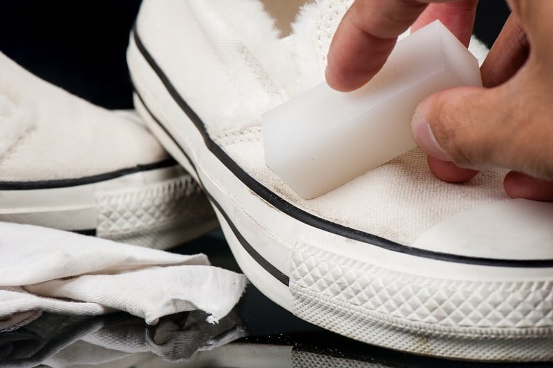 How-To-Clean-White-Canvas-Sneakers