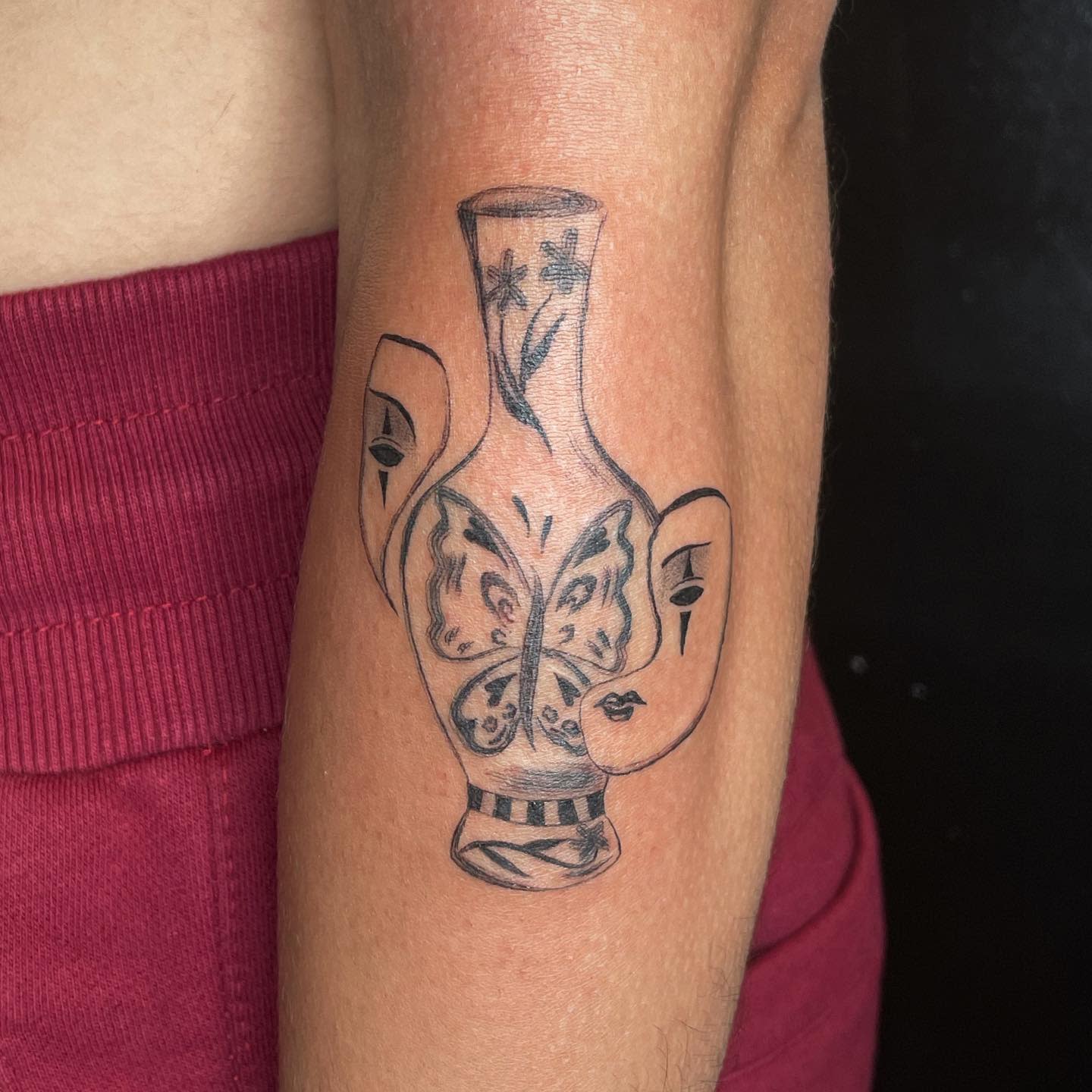 Forearm Illustrative Tattoo -hinter_masken_