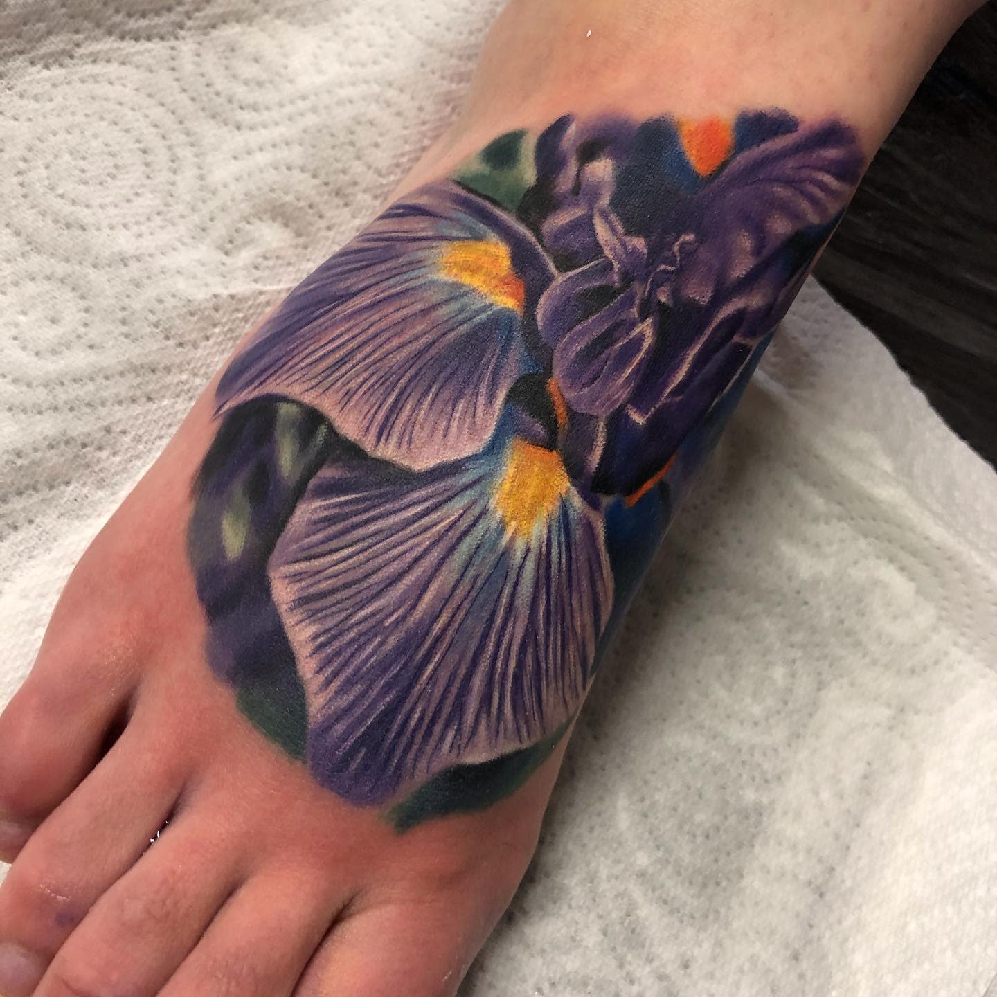 Tatuaje de iris realista -garydoestattoos