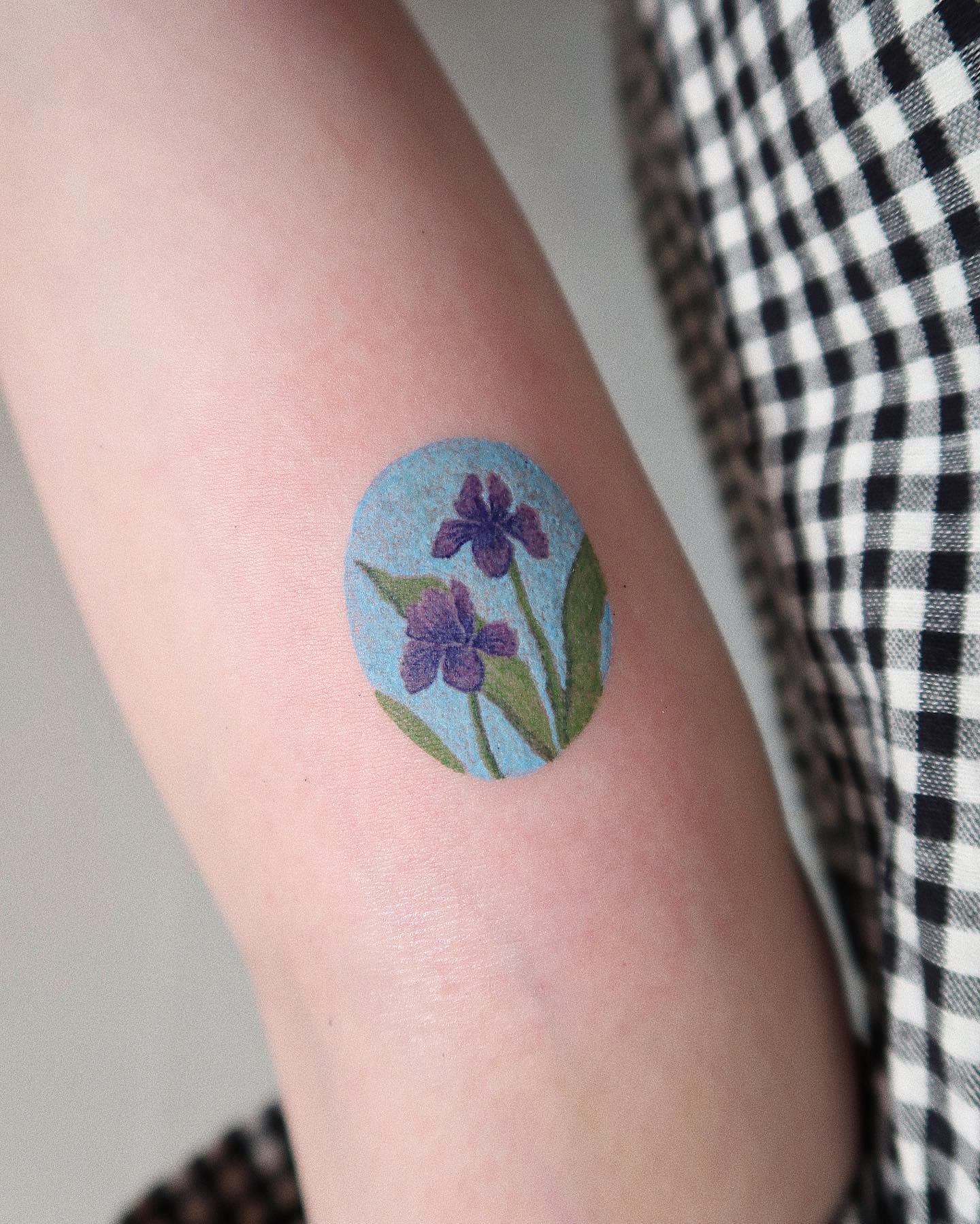 Pequeño tatuaje de iris -mulgyeoltt