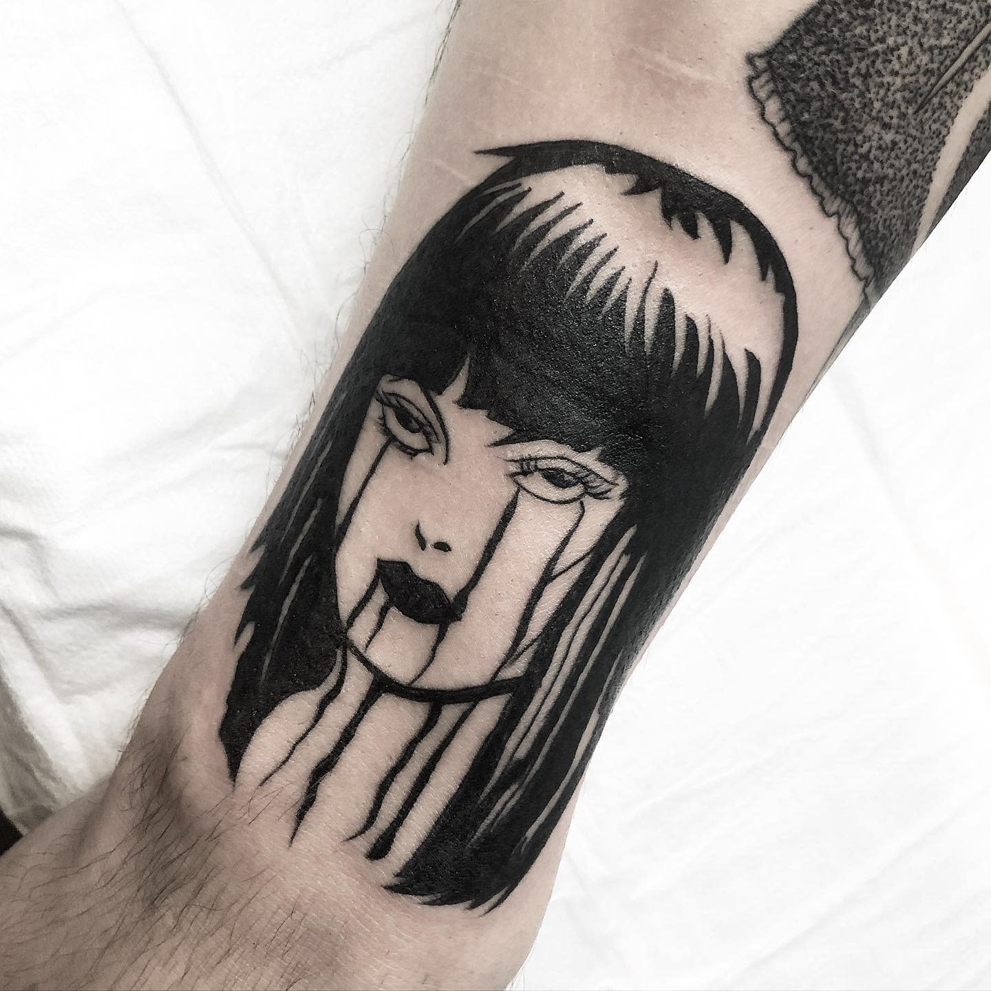 Tatuaje en el brazo de Junji Ito -jameswildtattoo