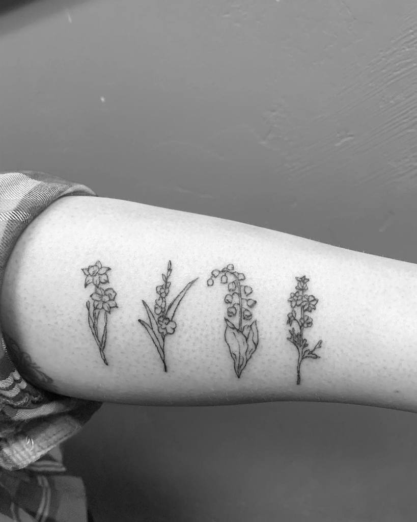 linework-floral-single-needle-tattoo-audreythalman