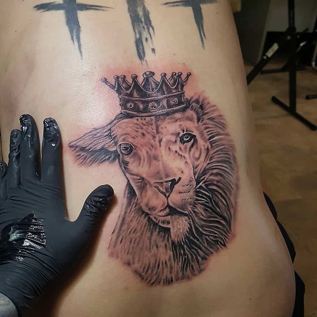Lion and Lamb Back Tattoo garbage_pail_spatz