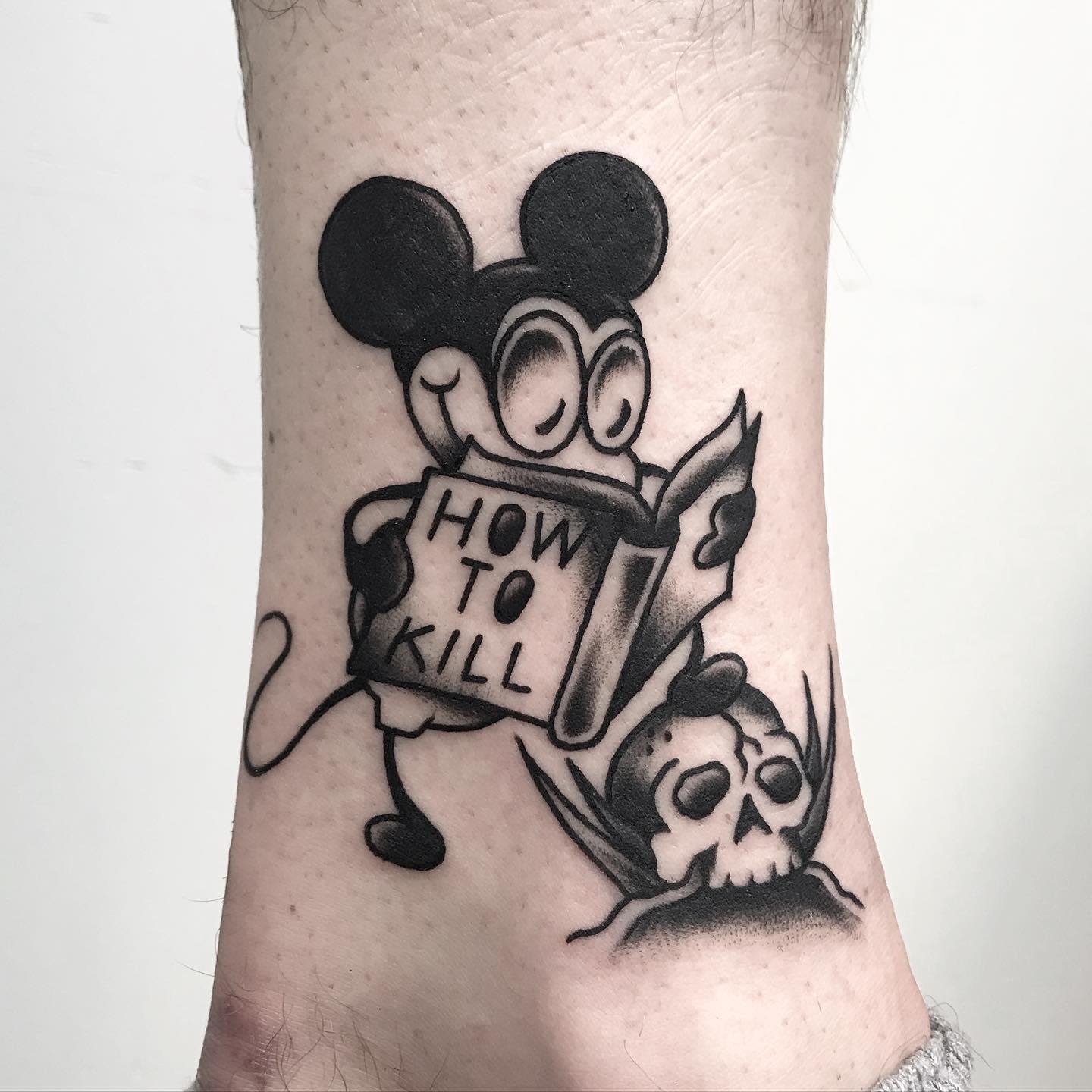 Tatuaje De Mickey Mouse En El Tobillo -yara_tattooer